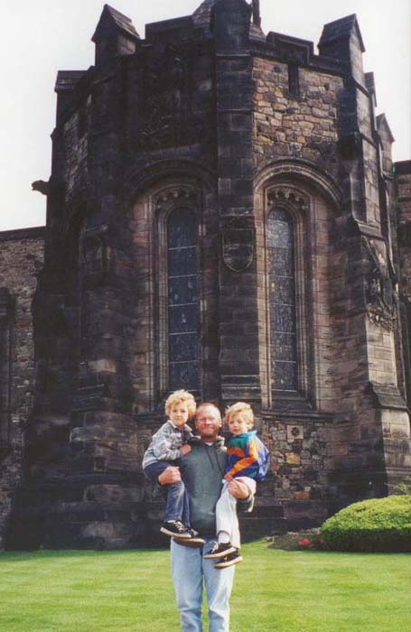 Tone with the two Wokosin kids in front of the chapel of Edinburgh Castle.