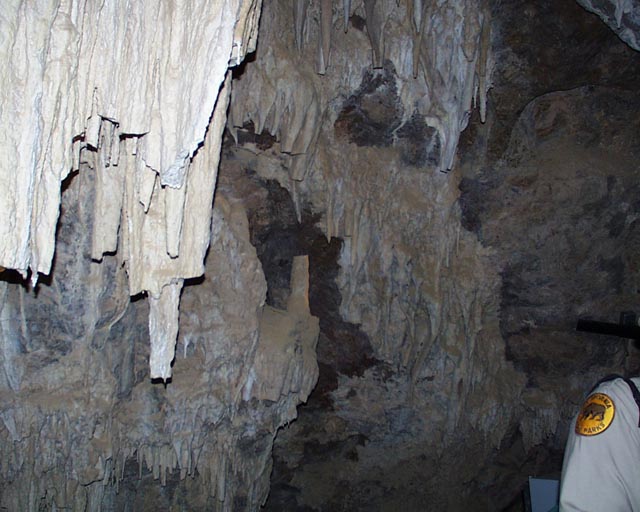 Hanging cave structure